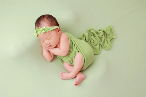 信阳宝宝拍嗝吐奶